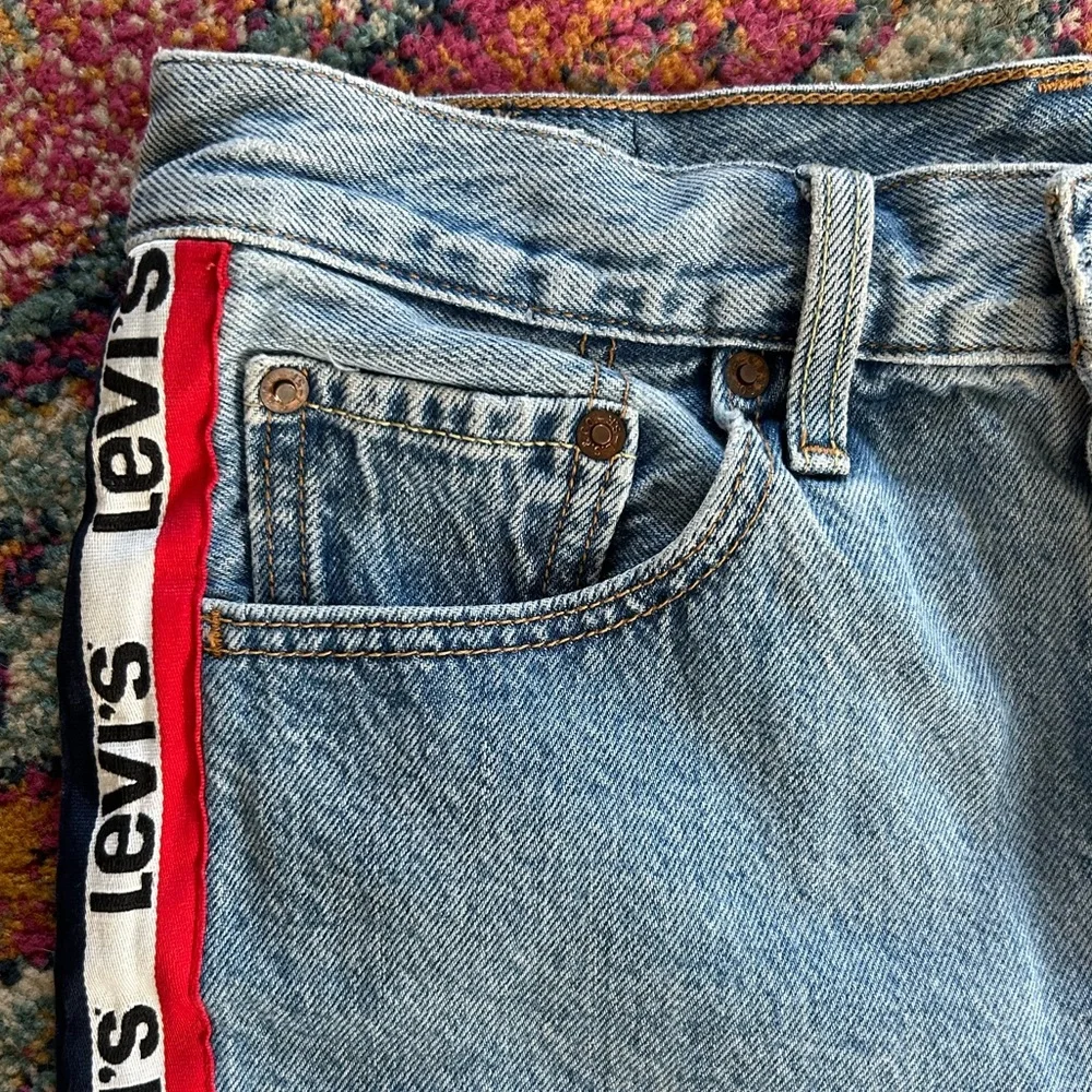 Levi’s | Women’s Blue Denim Premium 501 Buttonfly Logo Stripe Jean Shorts, Sz 27